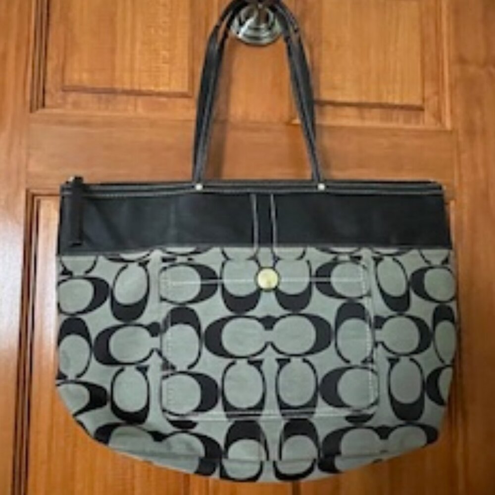Coach - Black Signature Bag
